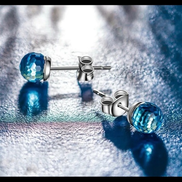 New!! 925 Silver Blue Crystal Earrings! - Picture 6 of 6